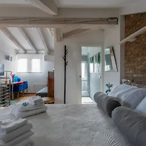 Biennale Gallery Loft Apartment